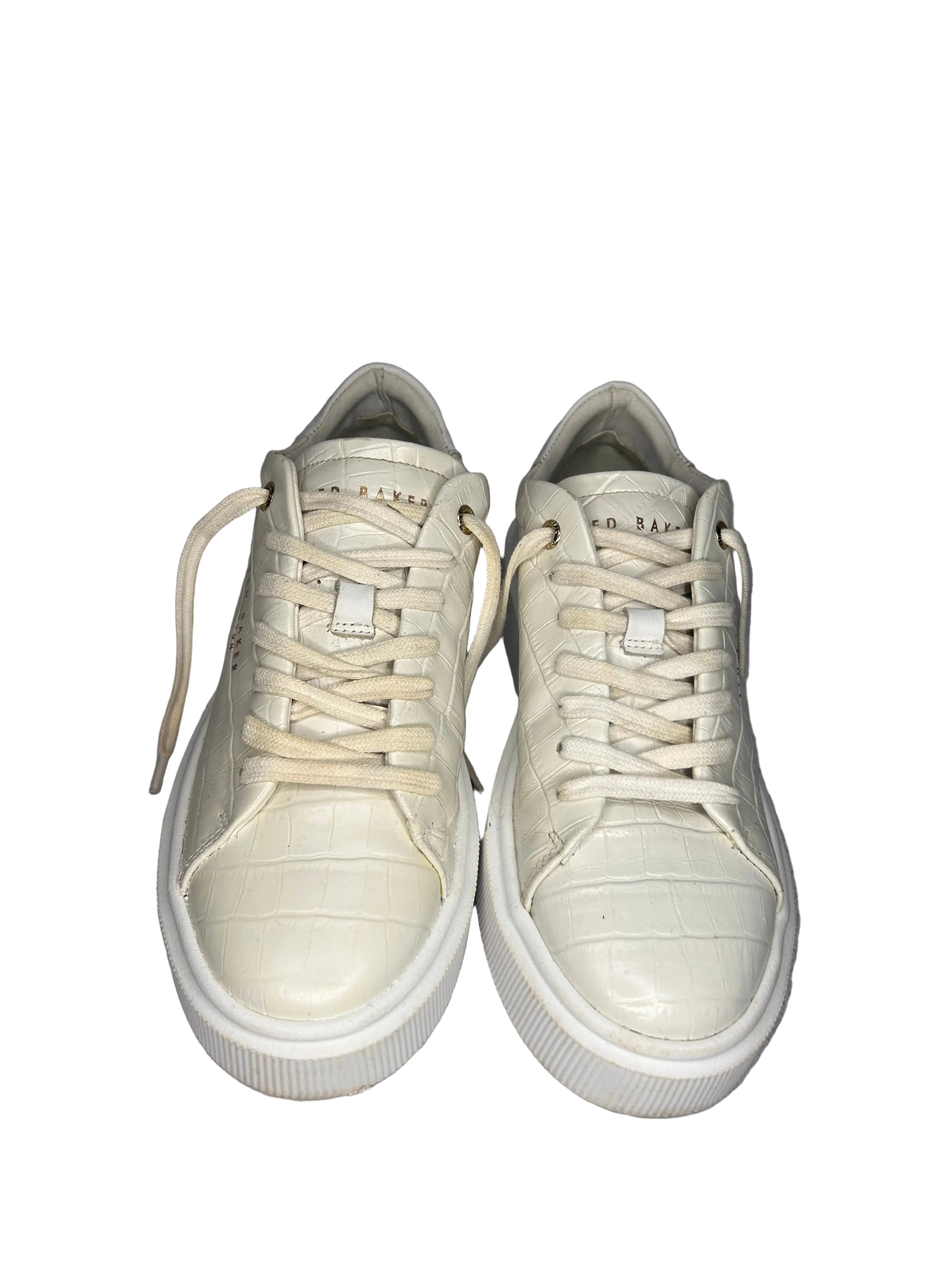 Cream Croc‑Effect Low‑Top Trainers – Smart Casual Minimal Style | Size UK5
