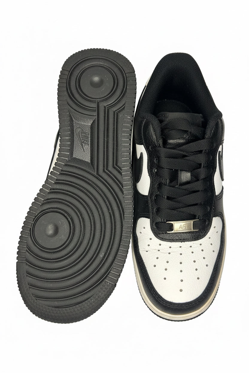 Black & White Contrast Retro Low‑Top Trainers – Classic Streetwear Style | Size UK 3